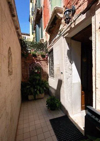 San Maurizio Hotell *